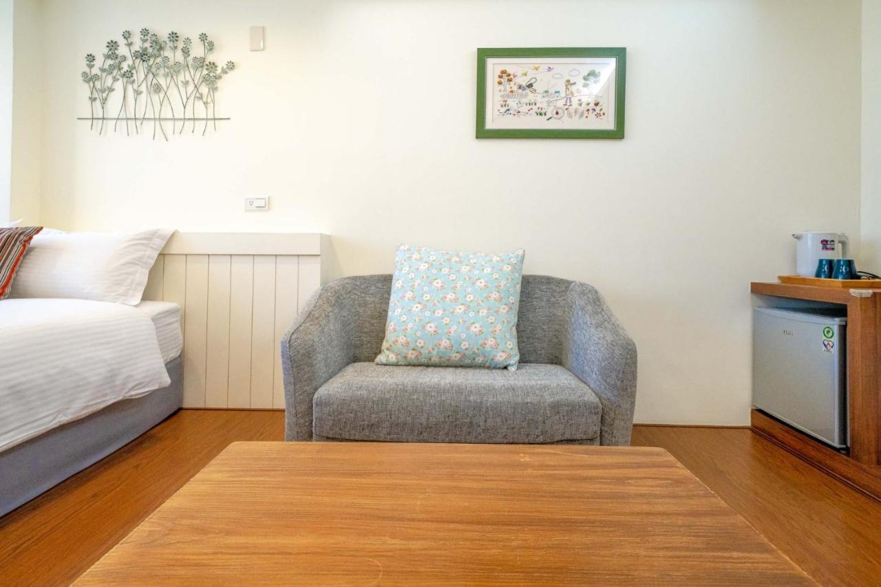 Summer Tree Homestay Tainan Exterior photo