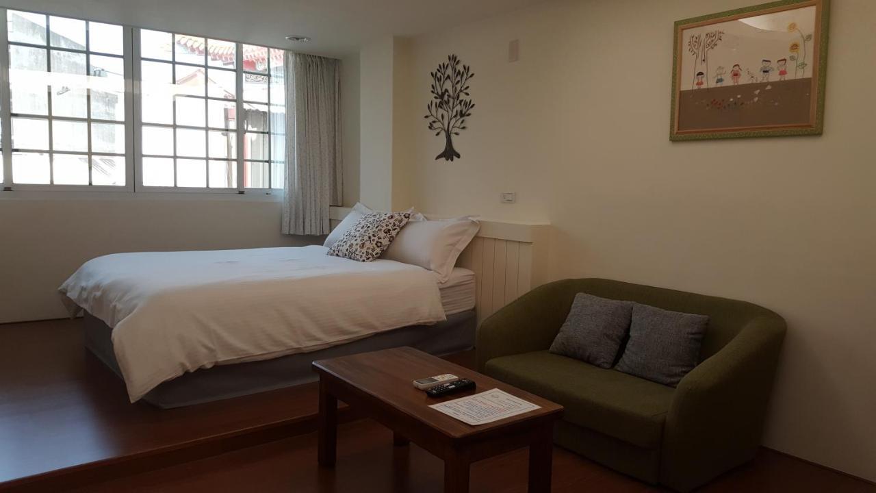 Summer Tree Homestay Tainan Exterior photo